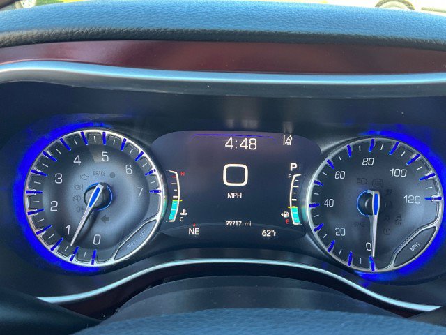 Used 2019 Chrysler Pacifica Limited w/ Advanced Safetytec Group FWD image 14