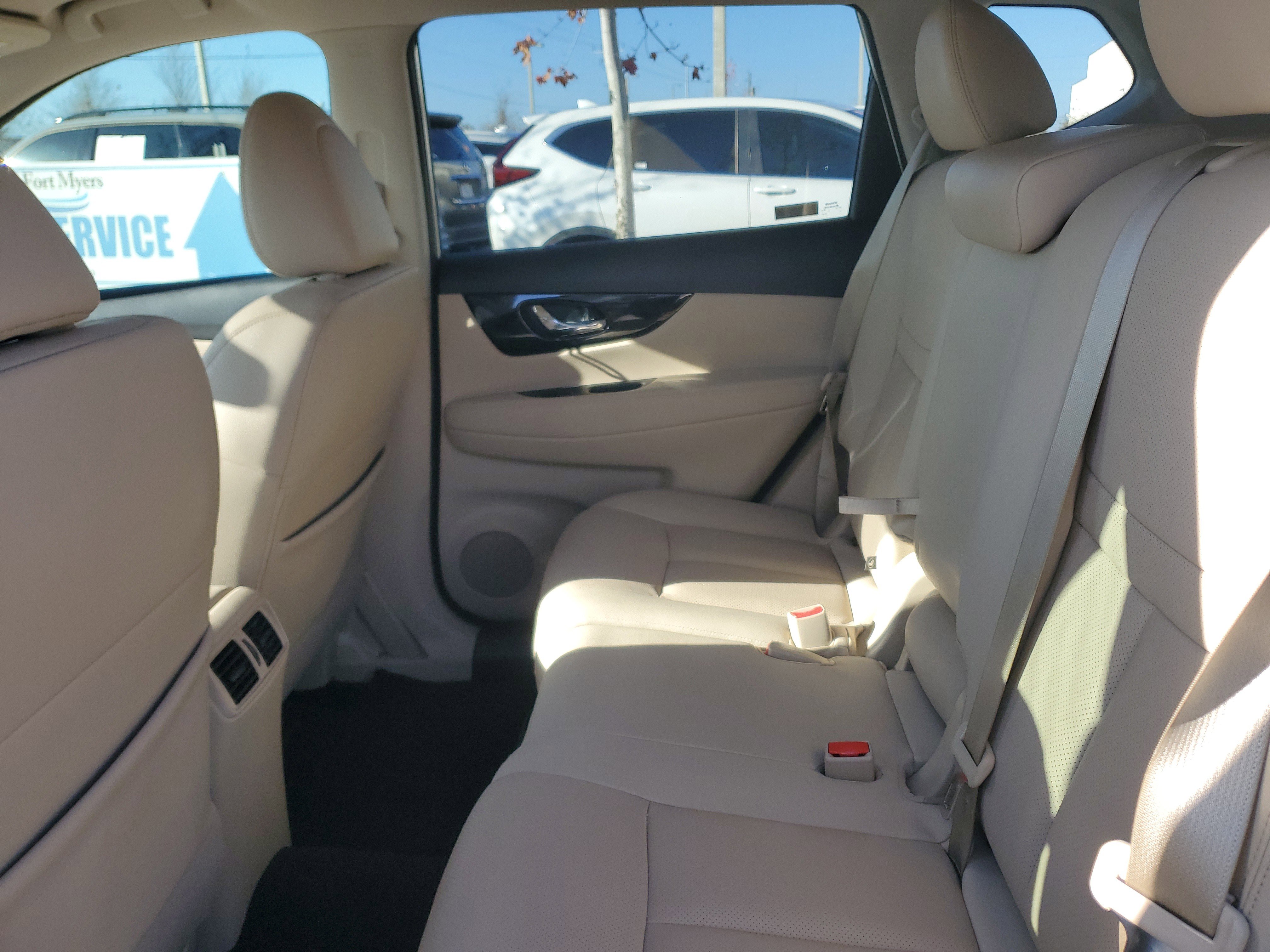 Used 2020 Nissan Rogue SL w/ Premium Package image 17