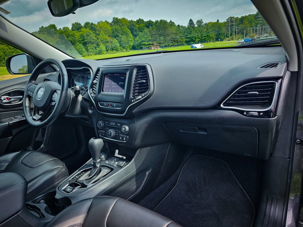 Used 2021 Jeep Cherokee Latitude Plus AWD/4WD image 43