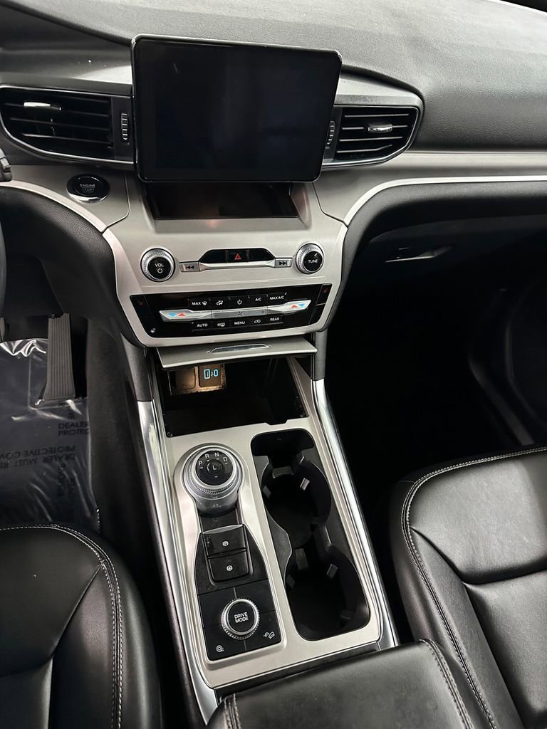 Used 2022 Ford Explorer XLT w/ Equipment Group 202A image 20