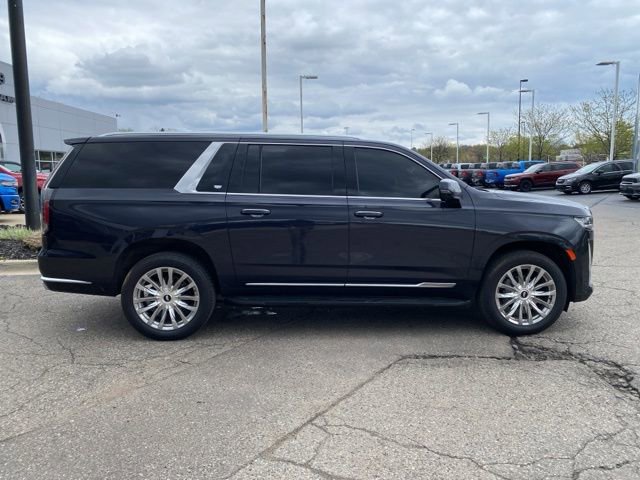 Used 2022 Cadillac Escalade ESV Premium Luxury AWD/4WD image 2