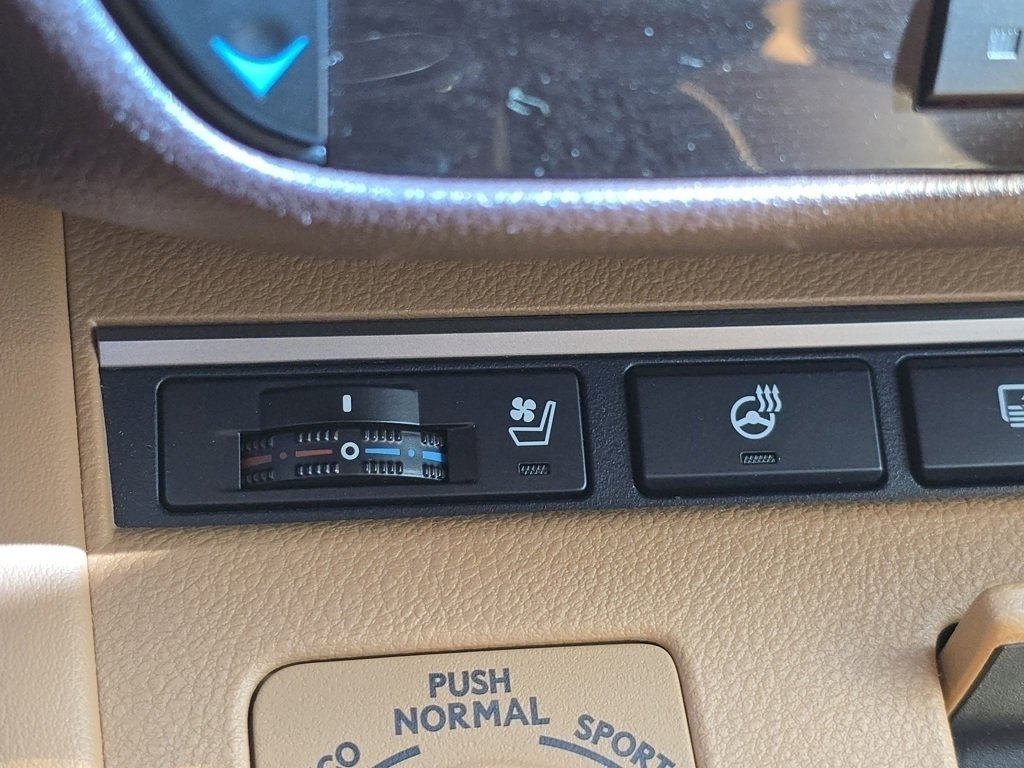 Used 2016 Lexus ES 350 w/ Ultra Luxury Package image 9