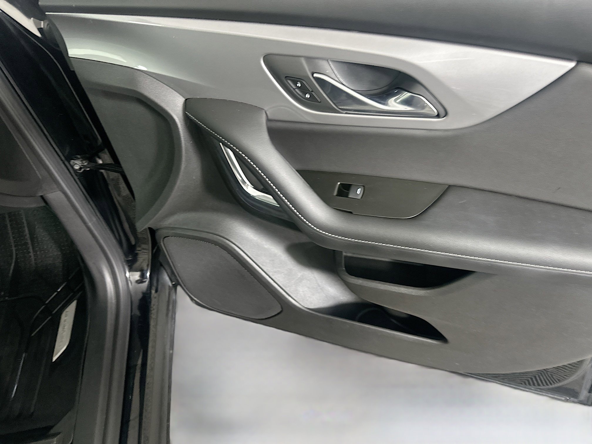 Used 2024 Chevrolet Blazer LT w/ Convenience Package image 31