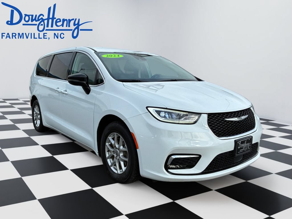 Used 2024 Chrysler Pacifica Touring-L FWD image 7