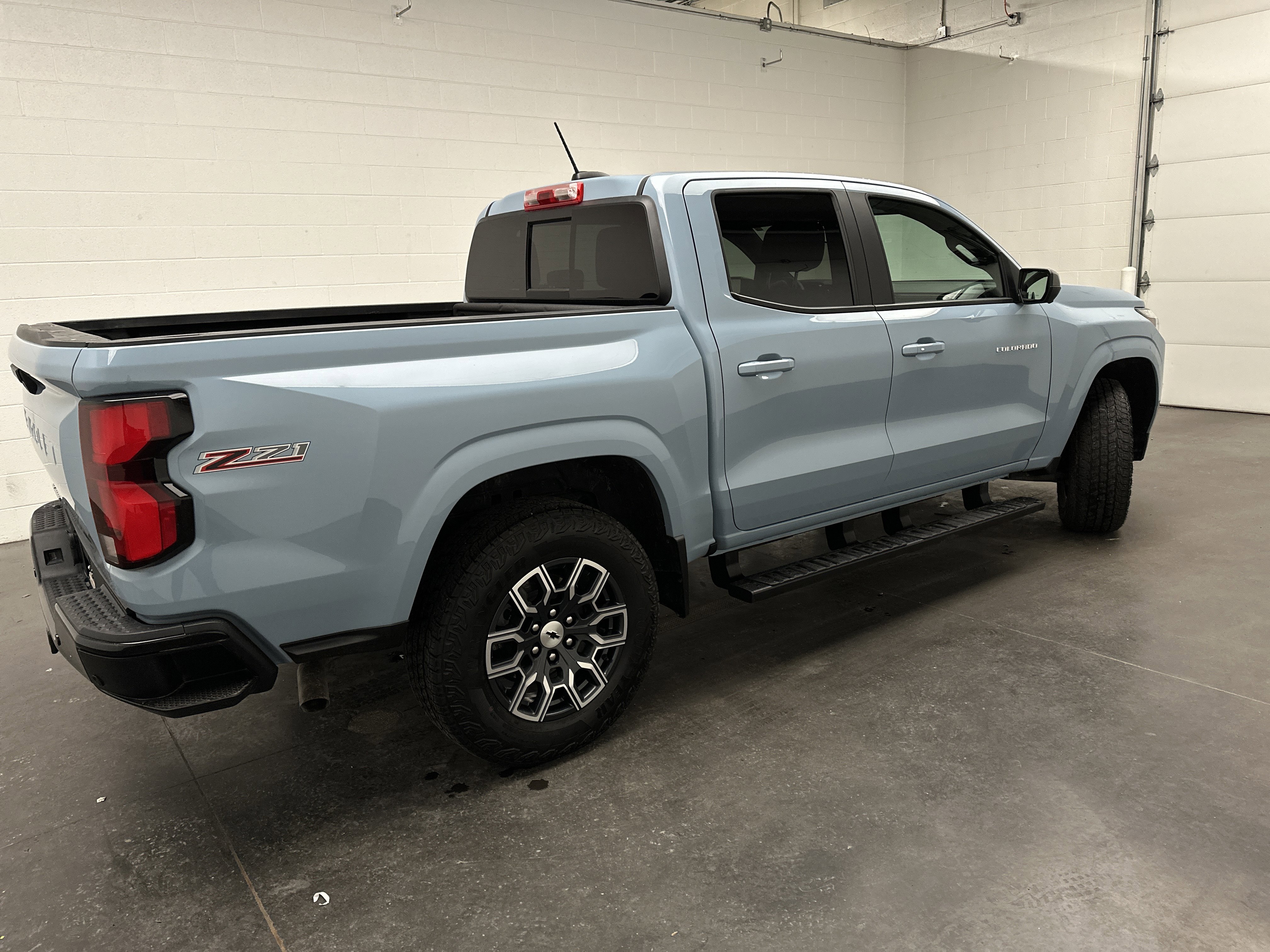 Used 2025 Chevrolet Colorado Z71 w/ Technology Package image 9