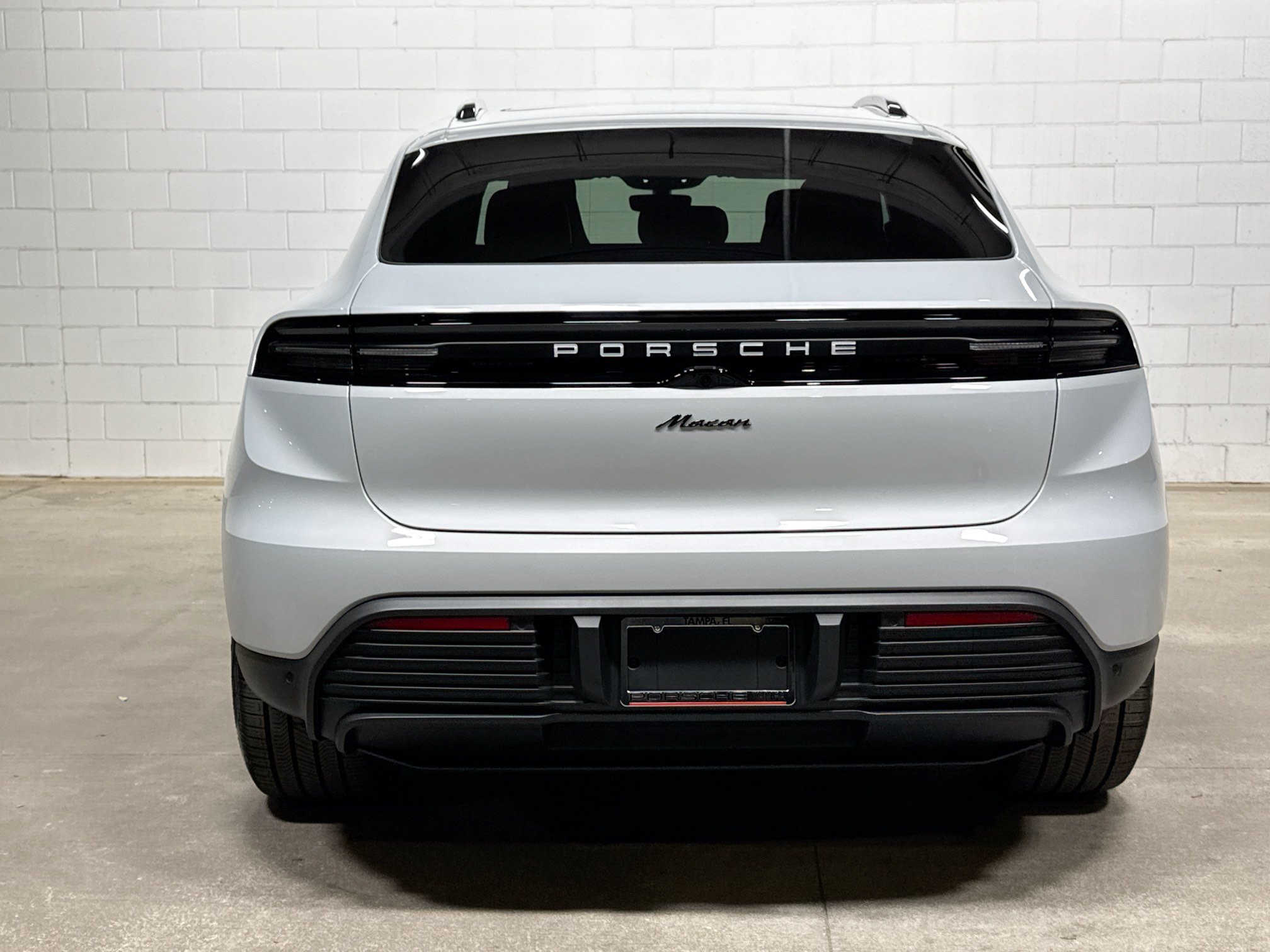 Certified 2026 Porsche Macan Electric RWD image 8