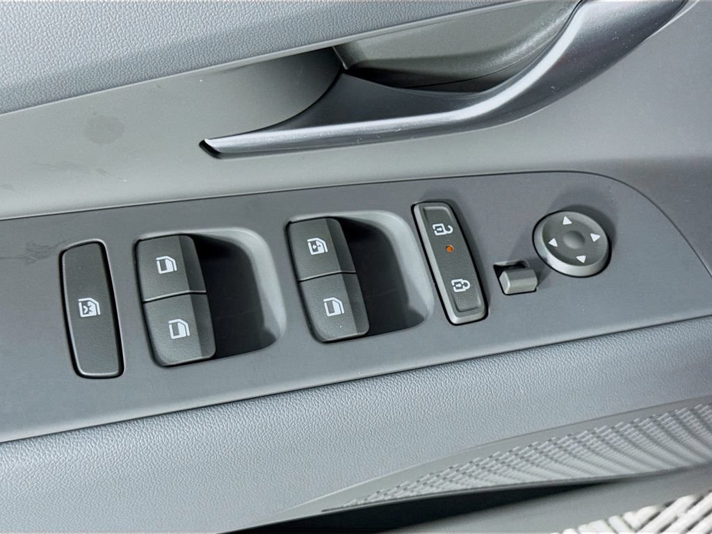 New 2025 Hyundai Elantra SEL FWD image 22