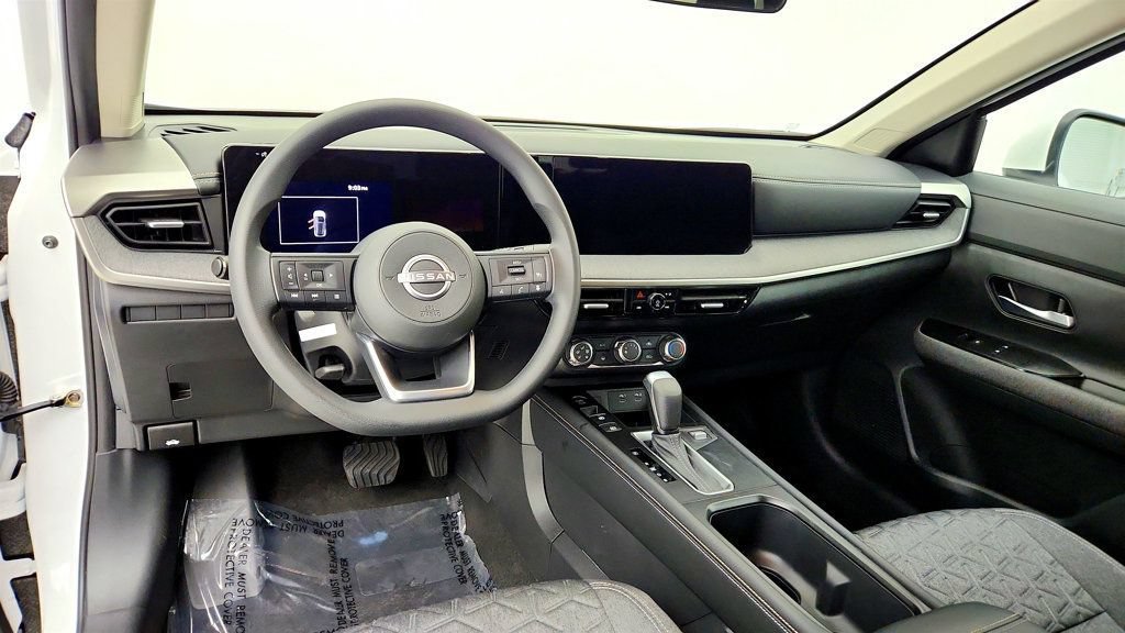 Used 2025 Nissan Kicks SV AWD/4WD image 12