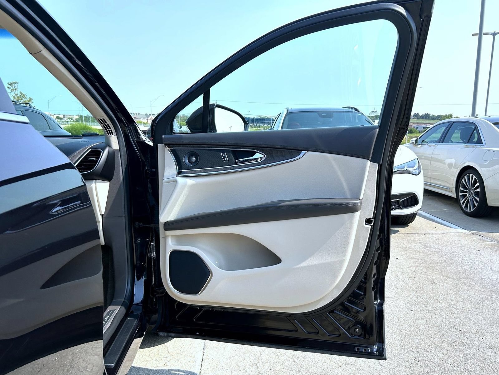 Used 2019 Lincoln Nautilus Reserve AWD/4WD image 16