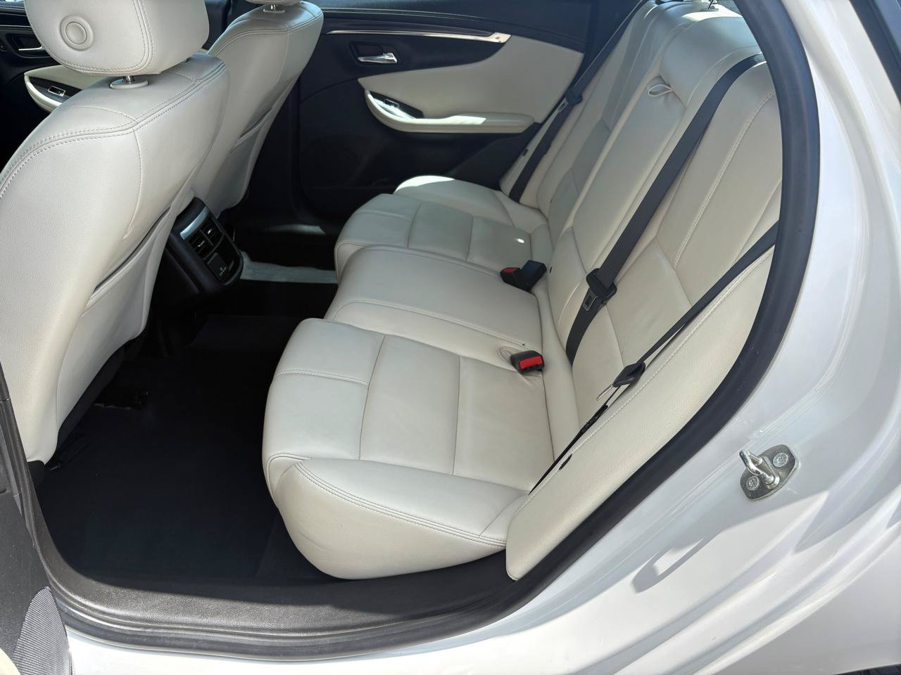 Used 2018 Chevrolet Impala LT w/ LT Leather Package FWD image 9