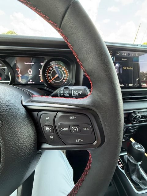 Used 2024 Jeep Wrangler Unlimited Rubicon AWD/4WD image 17