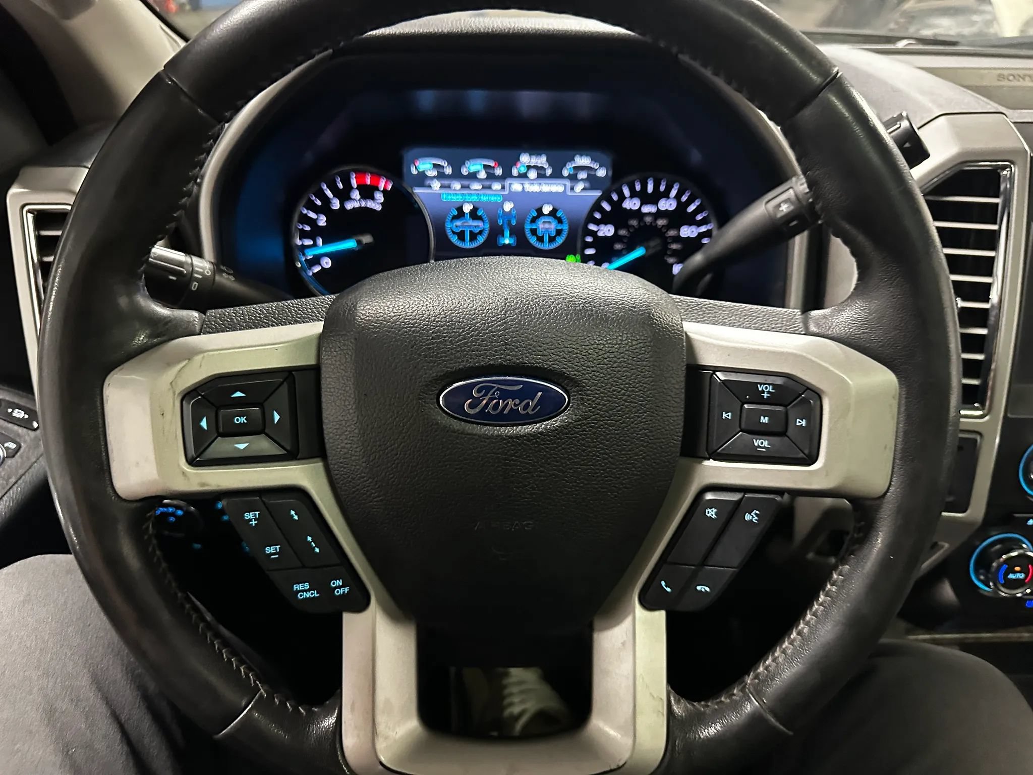 Used 2017 Ford F250 Lariat w/ Lariat Ultimate Package AWD/4WD image 29