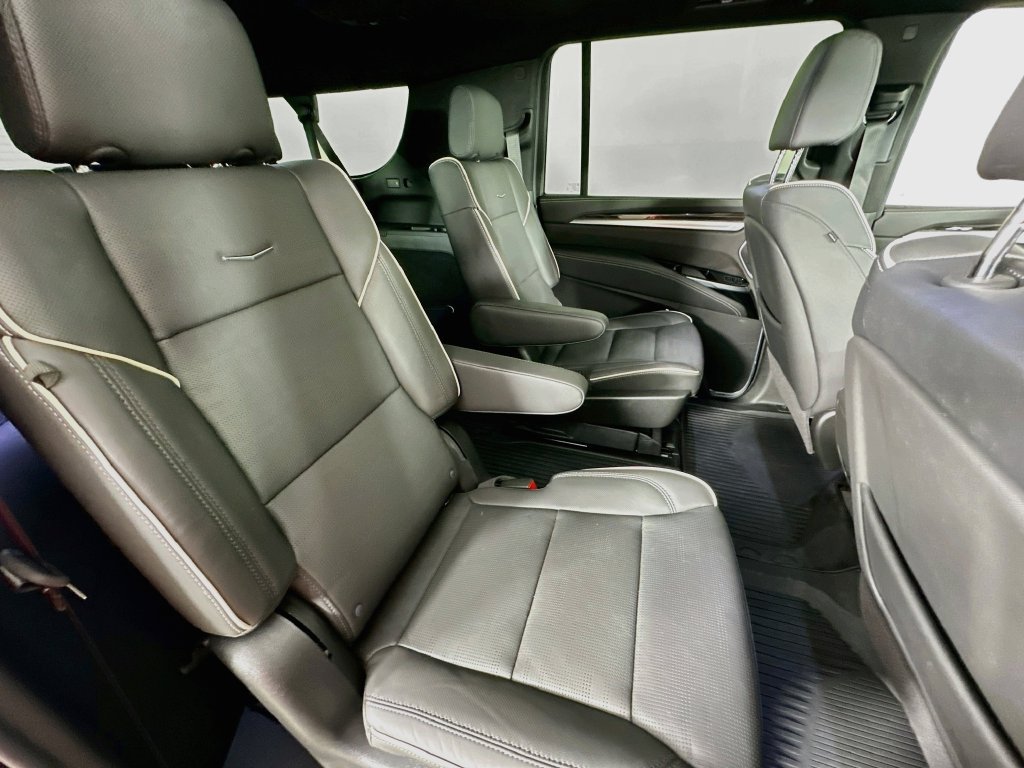 Certified 2026 Cadillac Escalade ESV Luxury w/ LPO, Radiant Package AWD/4WD image 28