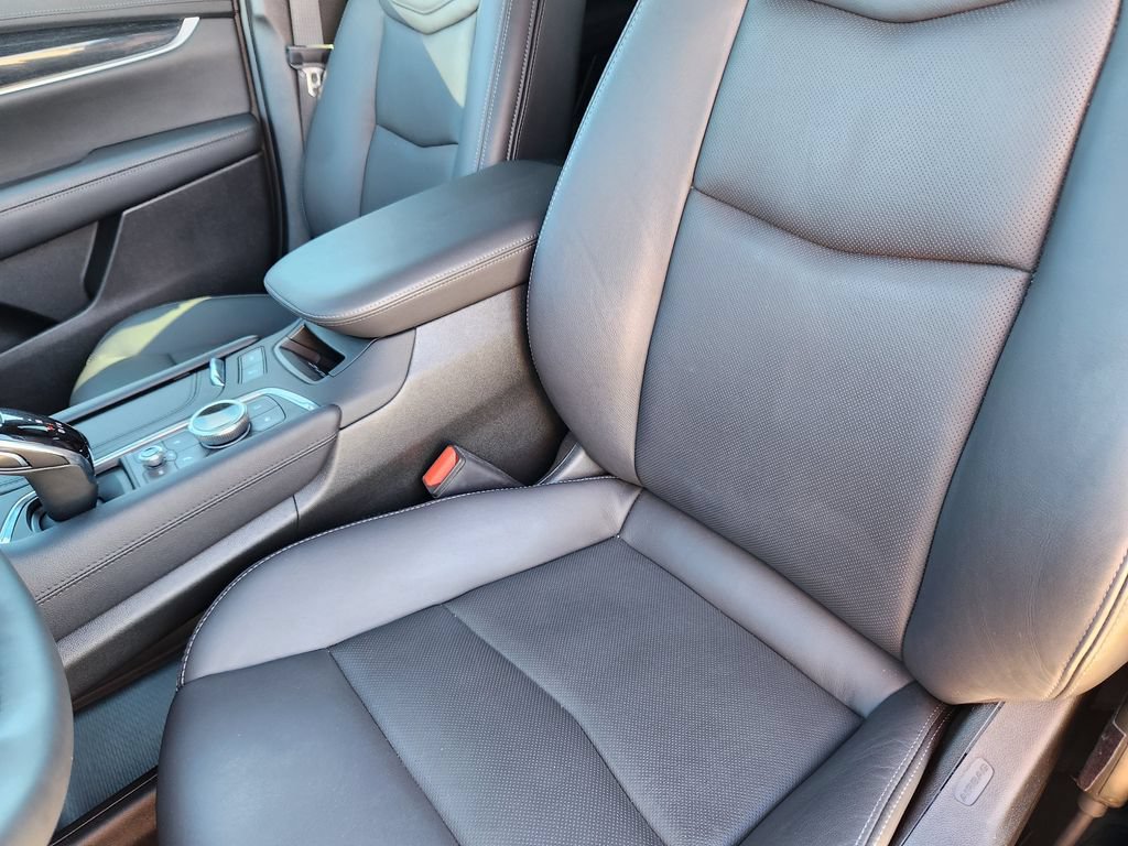 Used 2025 Cadillac XT5 Premium Luxury w/ LPO, Floor Liner Package AWD/4WD image 15