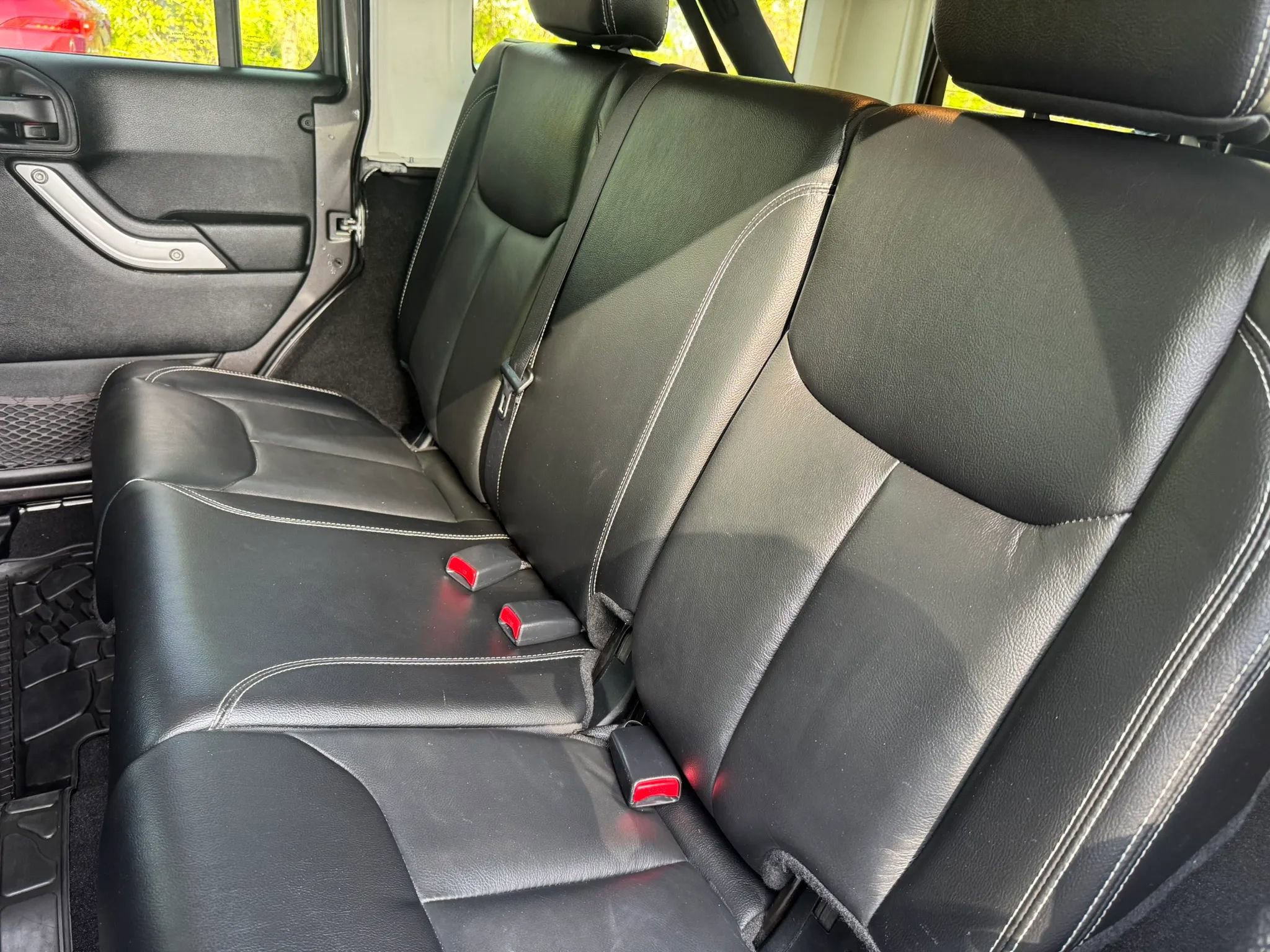 Used 2016 Jeep Wrangler Unlimited Rubicon image 23