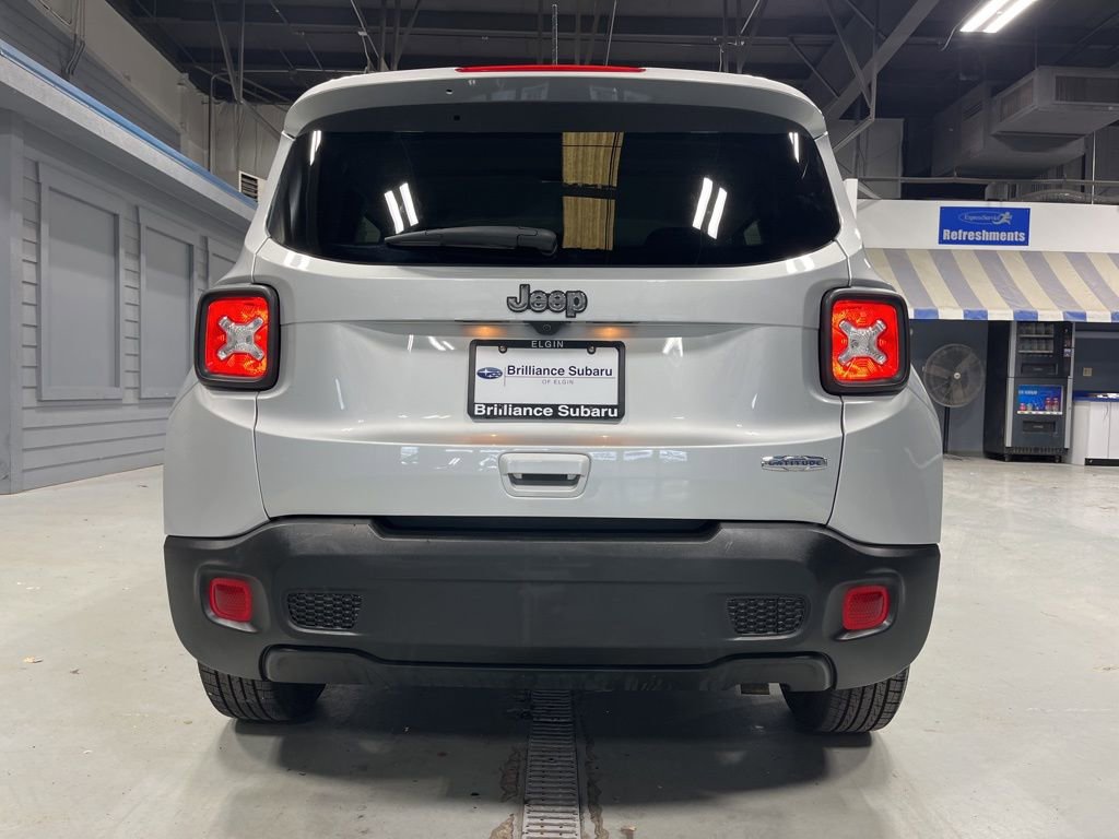 Used 2019 Jeep Renegade Latitude w/ Cold Weather Group image 6