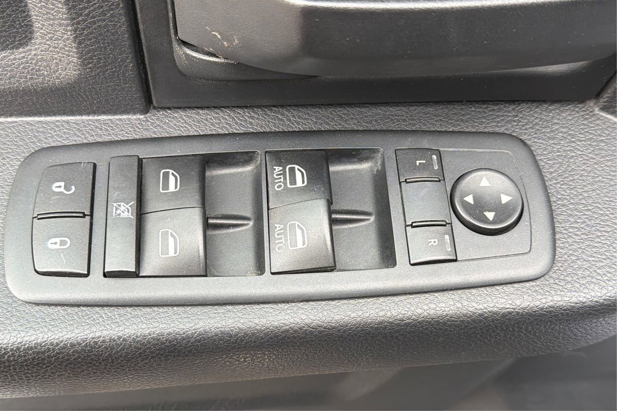 Used 2015 RAM 1500 Express image 32