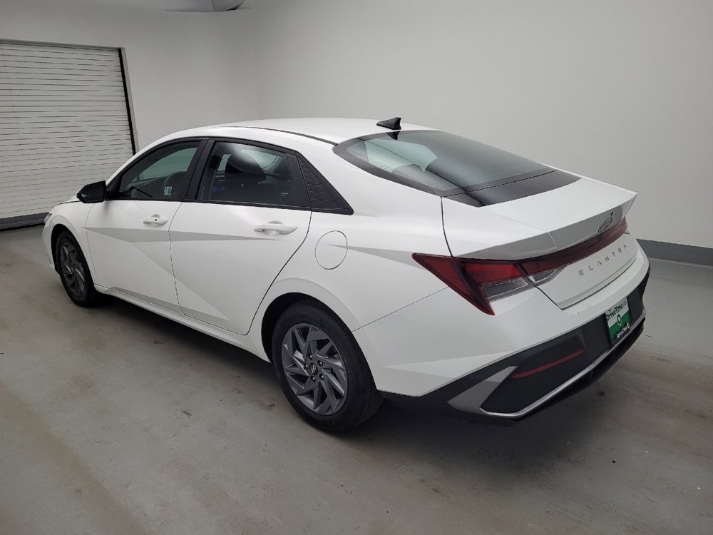 Used 2024 Hyundai Elantra SEL FWD image 3