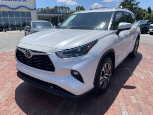 Used 2024 Toyota Highlander XLE