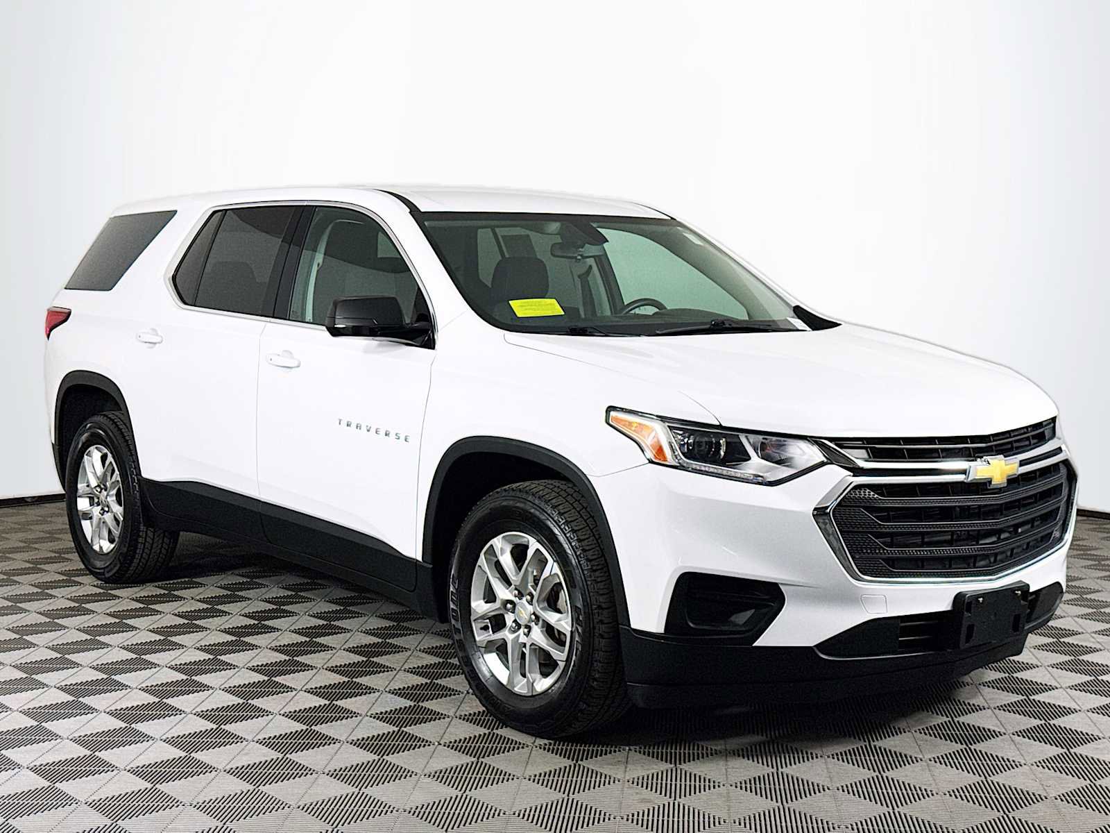 Used 2019 Chevrolet Traverse LS AWD/4WD image 3