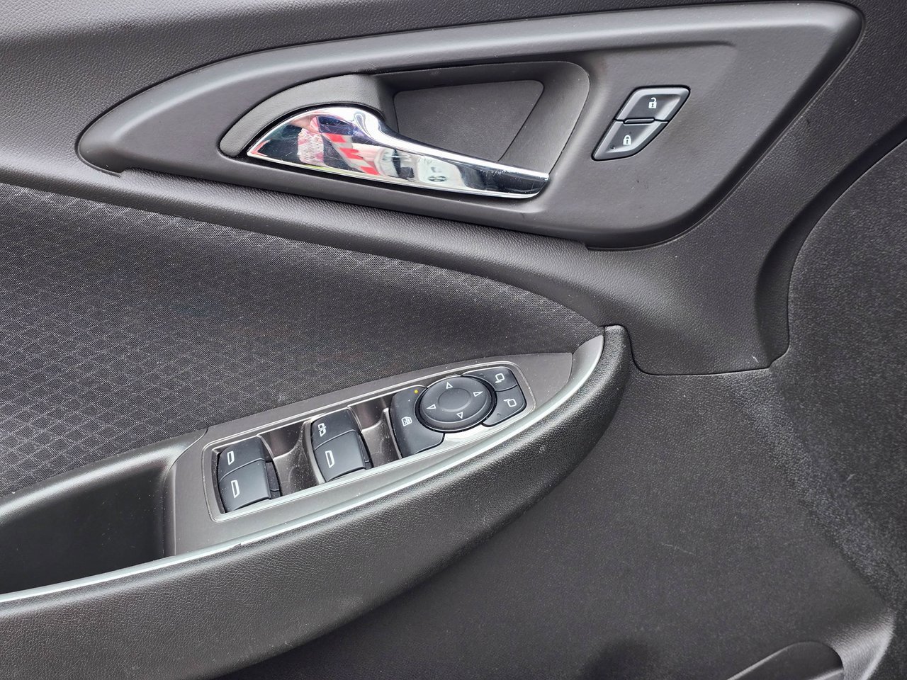 Used 2025 Chevrolet Malibu LT image 9