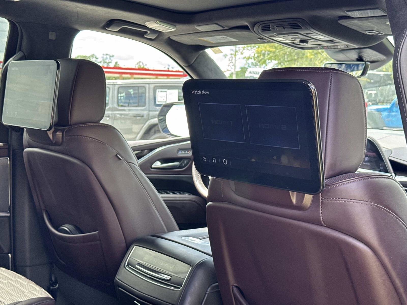 Used 2024 Cadillac Escalade Sport Platinum w/ Heavy-Duty Trailer Package AWD/4WD image 27
