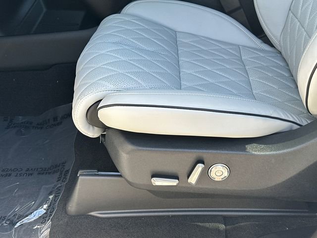 New 2026 Lincoln Navigator L Black Label AWD/4WD image 11