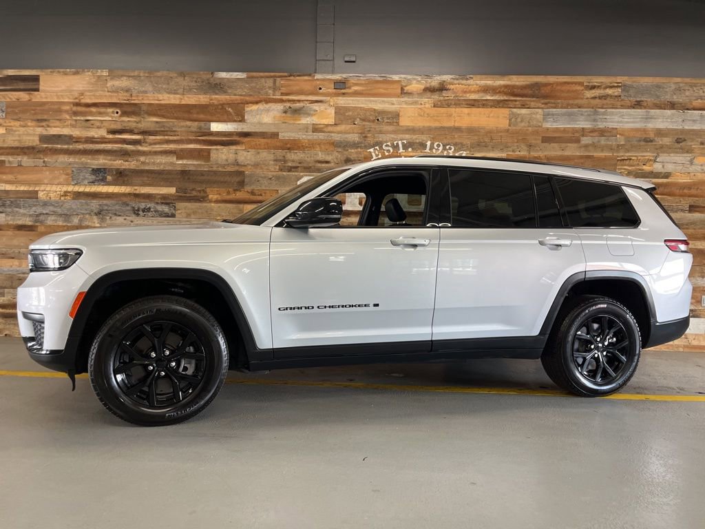 Used 2024 Jeep Grand Cherokee L Laredo AWD/4WD image 15