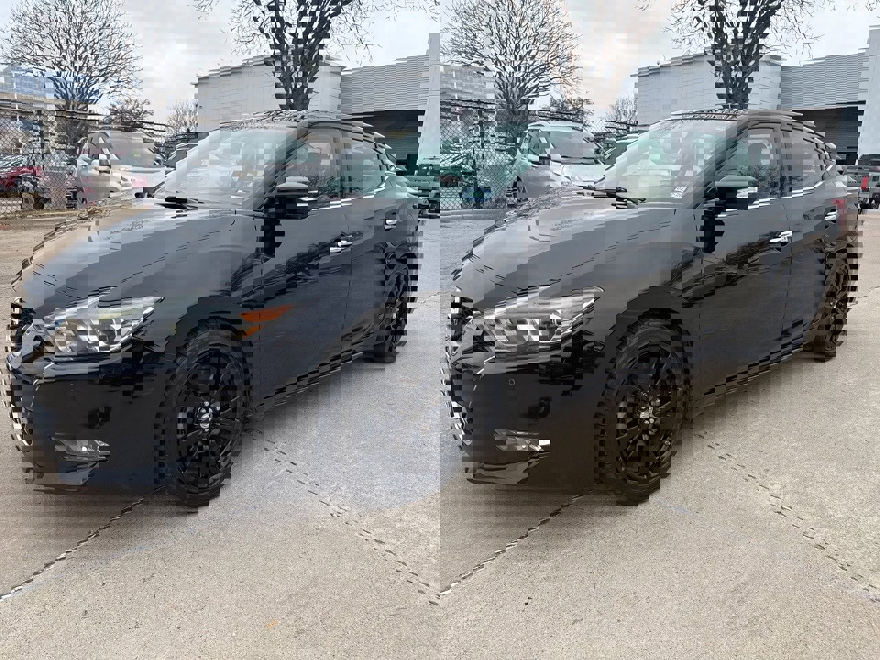 Used 2017 Nissan Maxima Platinum image 2