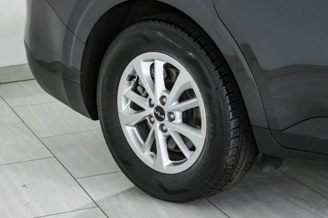 Used 2023 Kia Carnival LX FWD image 57