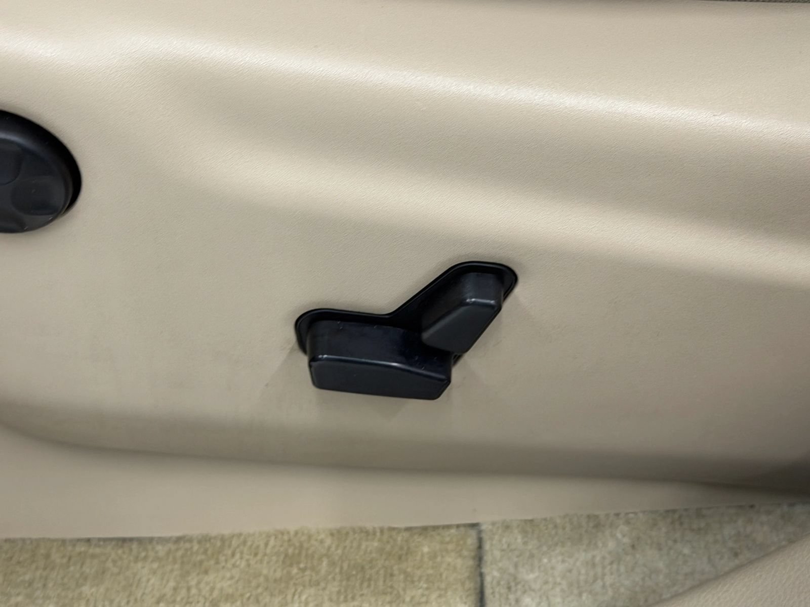 Used 2015 Jeep Grand Cherokee Overland AWD/4WD image 24