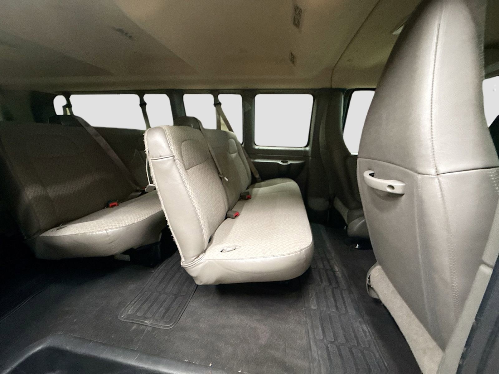 Used 2025 Chevrolet Express 3500 LT w/ LT Preferred Equipment Group RWD image 29