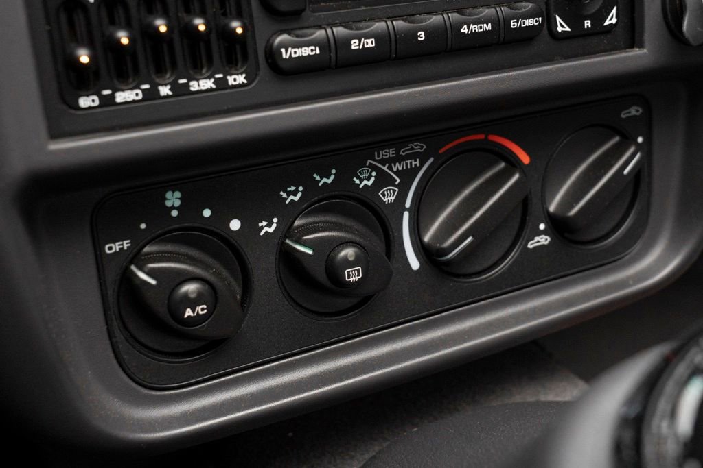 Used 2002 Chrysler Prowler RWD image 35