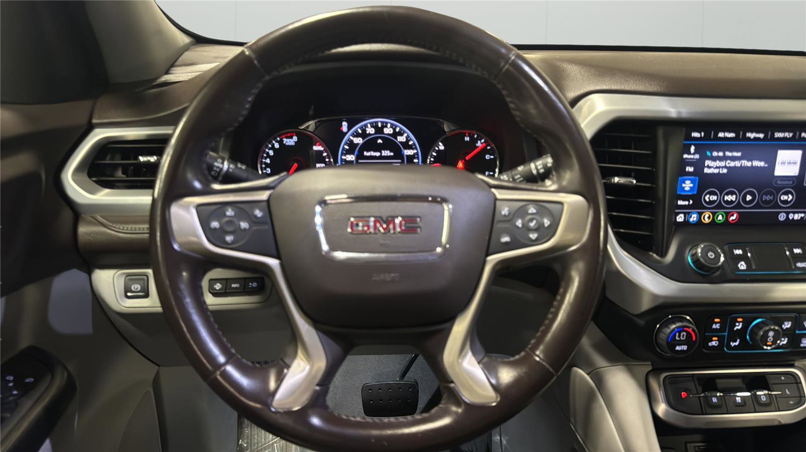 Used 2020 GMC Acadia SLT w/ Driver Alert Package II image 23