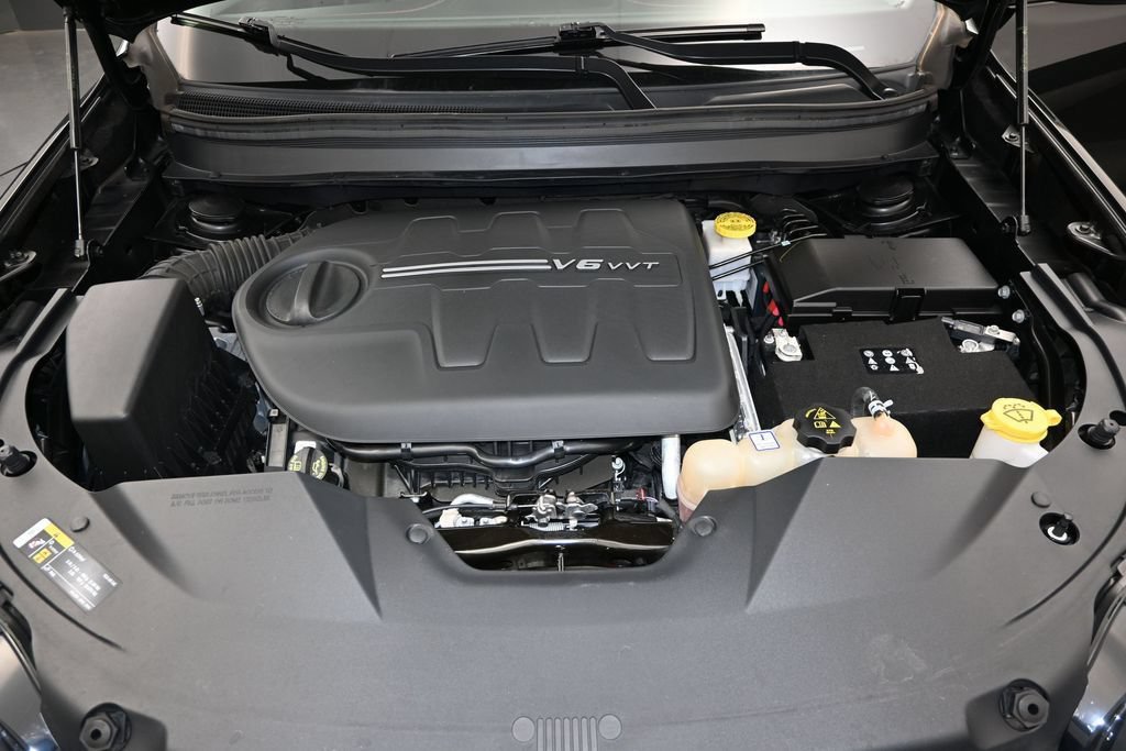 Used 2021 Jeep Cherokee Trailhawk AWD/4WD image 27