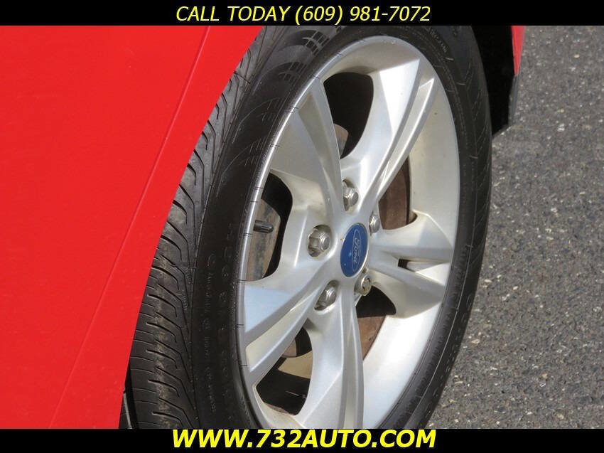 Used 2014 Ford Focus SE FWD image 19
