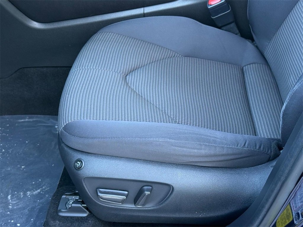 Used 2021 Toyota Highlander LE image 23