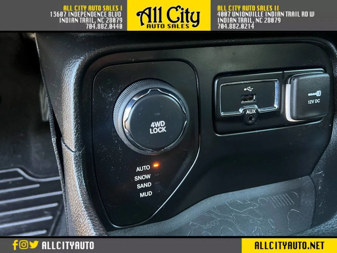 Used 2015 Jeep Renegade Latitude w/ Popular Equipment Group image 33