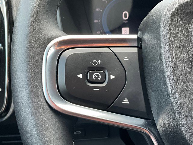 Used 2024 Volvo XC40 B5 Core image 15