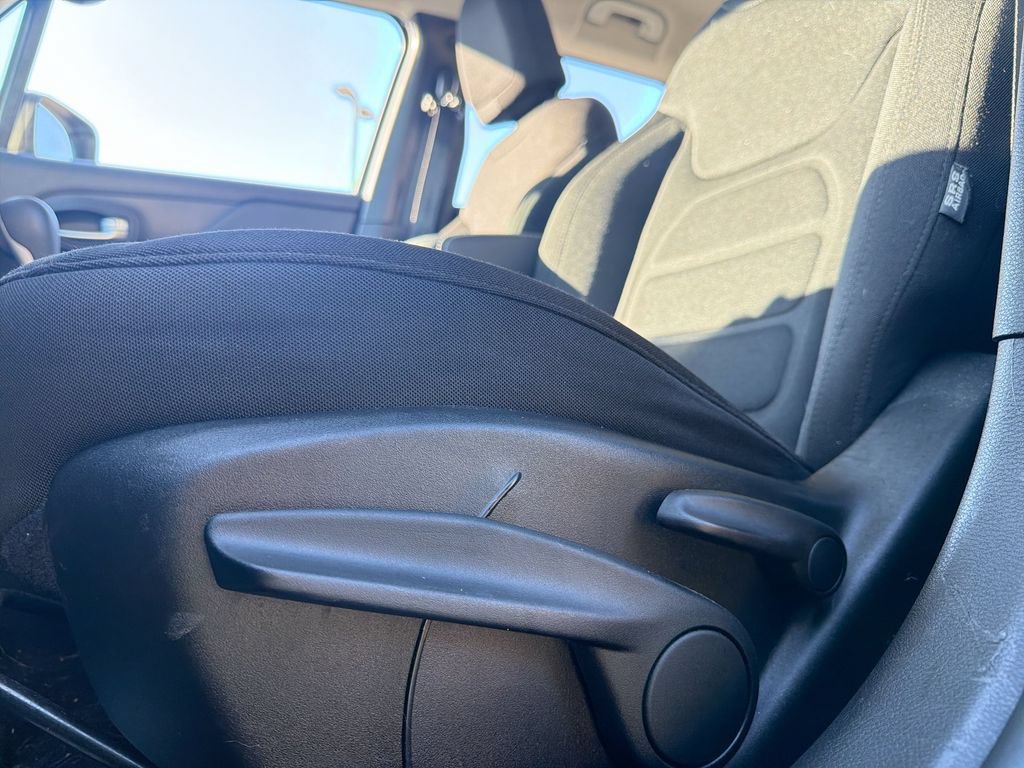 Certified 2022 Jeep Renegade Latitude AWD/4WD image 13
