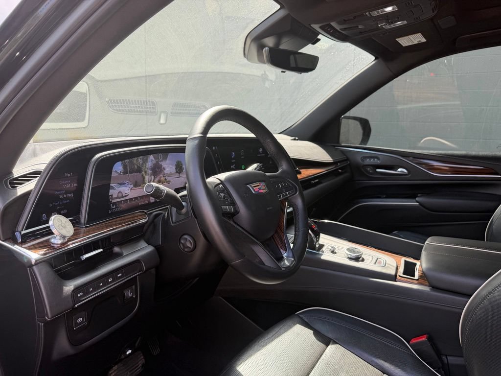 Used 2023 Cadillac Escalade Premium Luxury AWD/4WD image 22