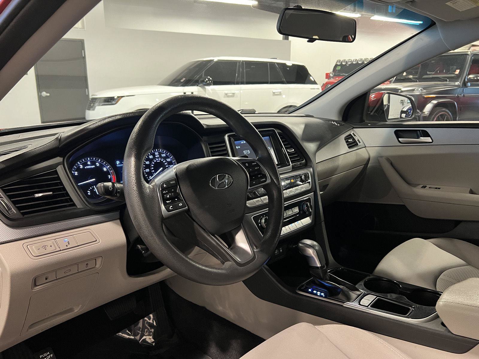Used 2018 Hyundai Sonata SE FWD image 12