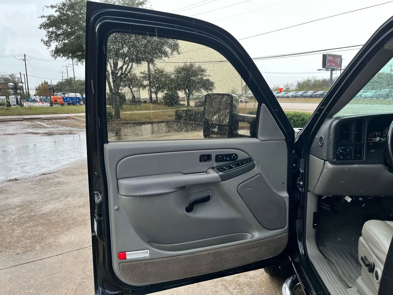 Used 2005 Chevrolet Avalanche Z66 w/ Preferred Equipment Group RWD image 11