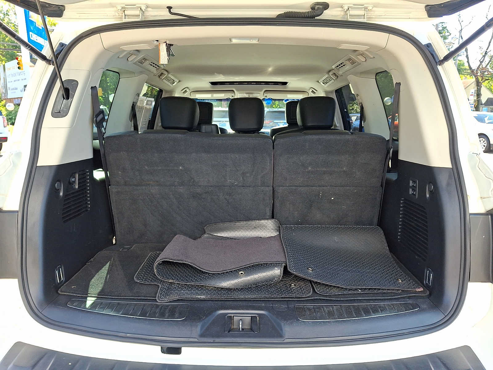 Used 2017 Nissan Armada Platinum w/ Interior Lighting Package AWD/4WD image 27