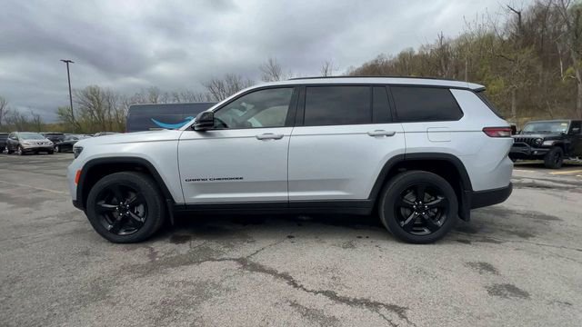 Used 2023 Jeep Grand Cherokee L Laredo AWD/4WD image 5