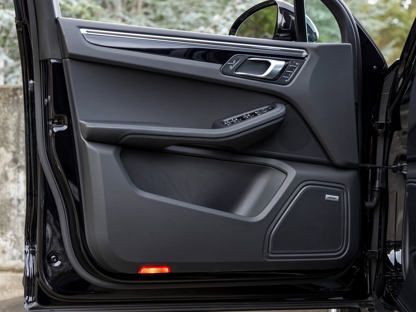 Certified 2025 Porsche Macan image 20