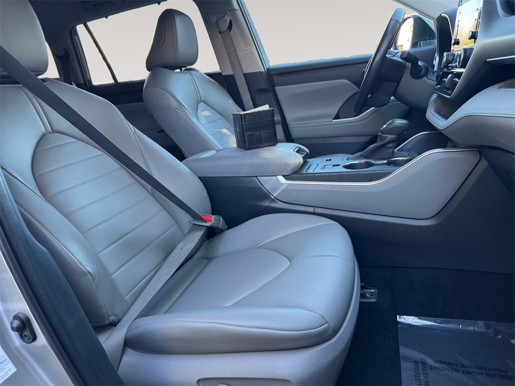 Used 2022 Toyota Highlander XLE image 15