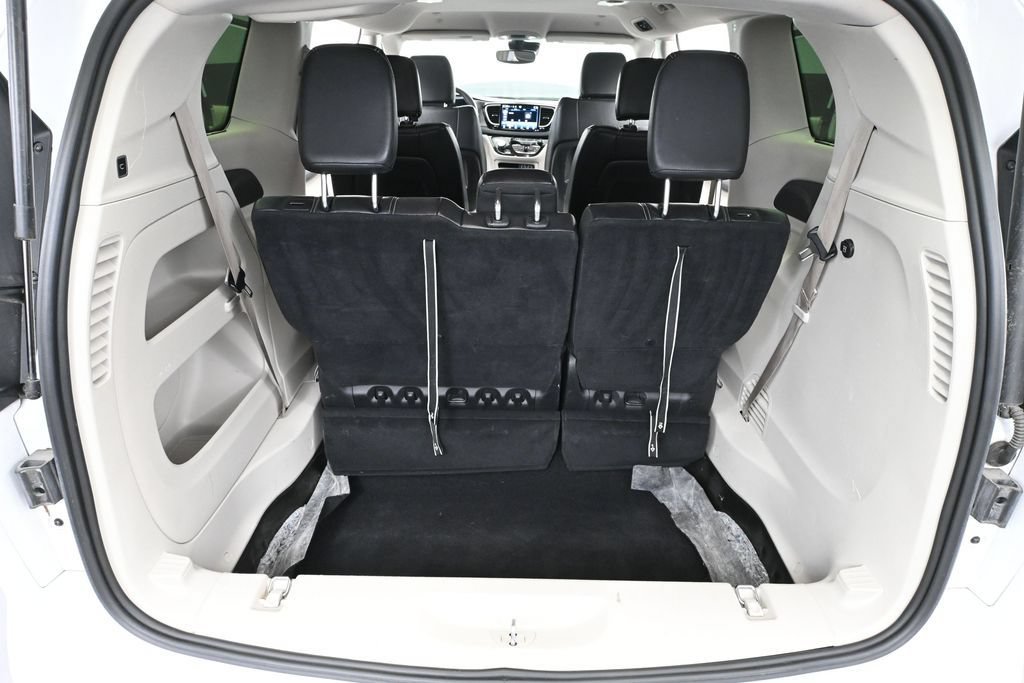 Used 2022 Chrysler Pacifica Touring-L FWD image 40