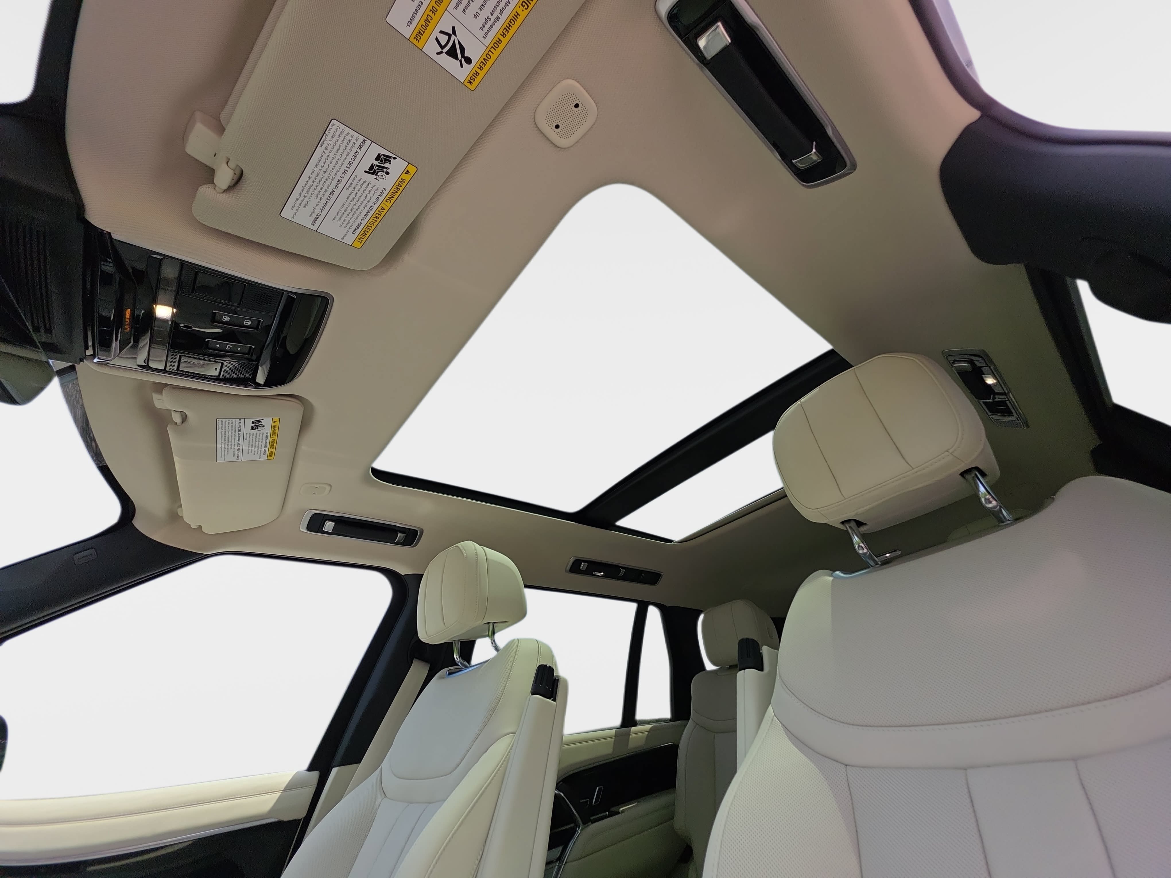 New 2026 Land Rover Range Rover Long Wheelbase SE AWD/4WD image 32