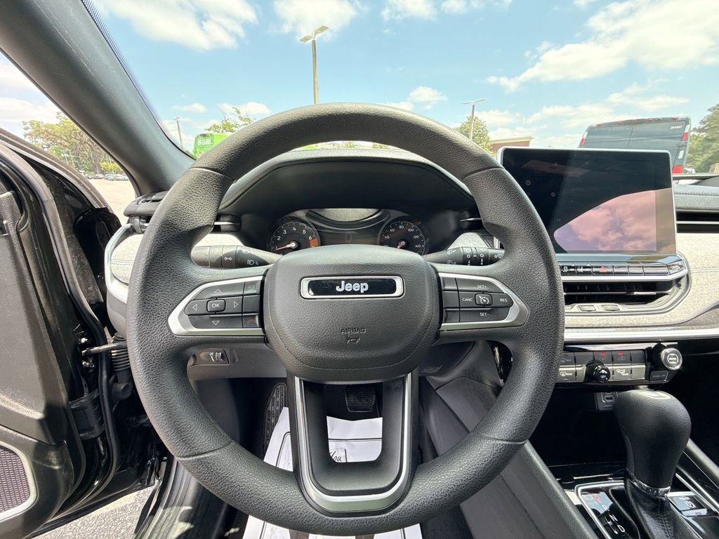 Used 2023 Jeep Compass Sport AWD/4WD image 11